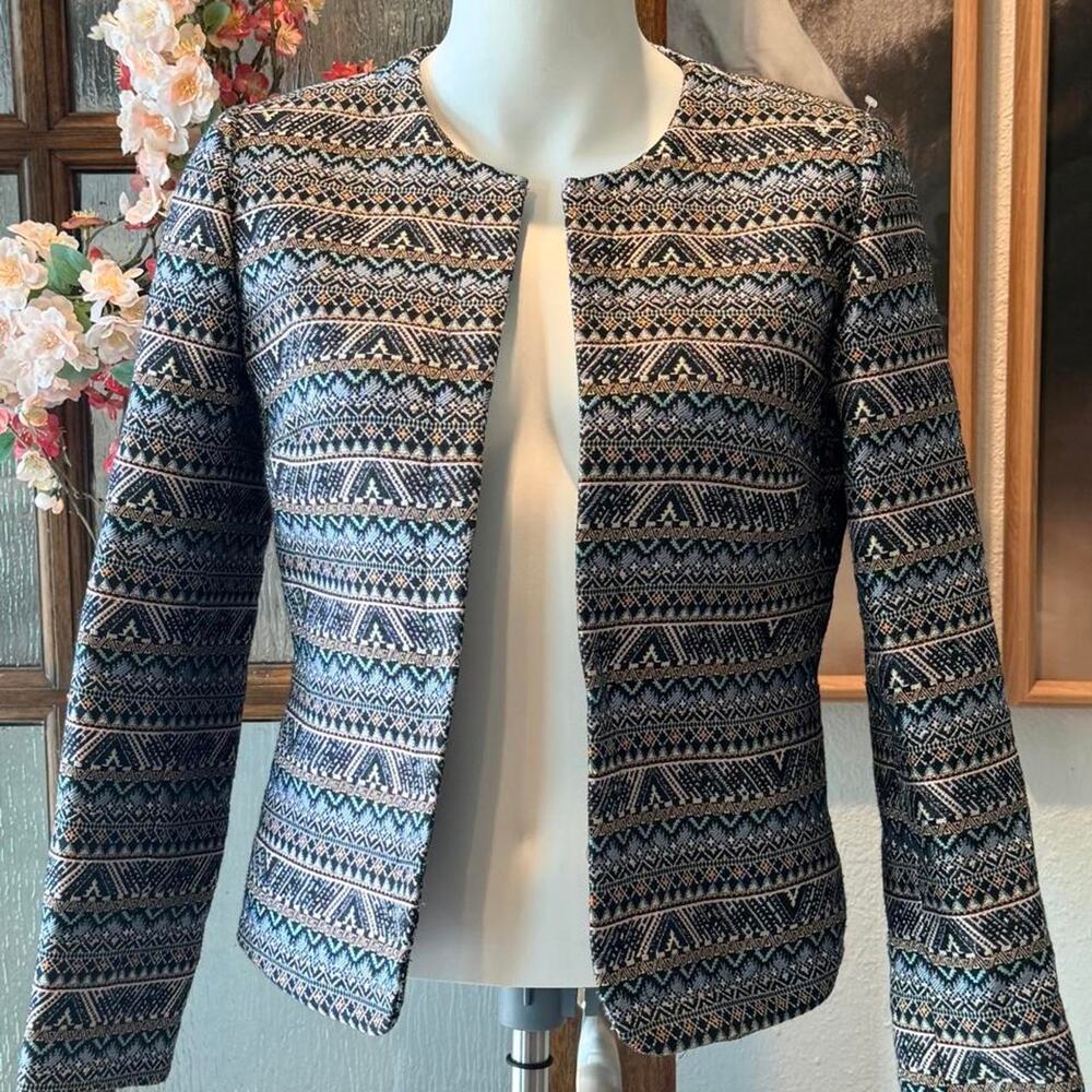 Tahari black, white, and beige geometric patterned jacket Size 4P
